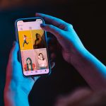 Svolta per chi non sa le lingue: il doppiaggio AI automatico arriva su Instagram e Facebook