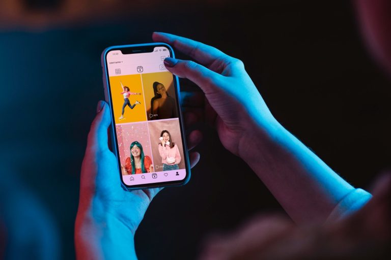 Svolta per chi non sa le lingue: il doppiaggio AI automatico arriva su Instagram e Facebook